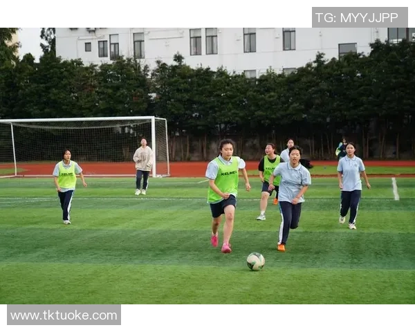 戏耍对手的足球明星如何在绿茵场上展现无与伦比的技巧与风采