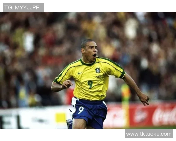 华籍足球明星成就与影响力探讨及其在国际赛场的表现分析