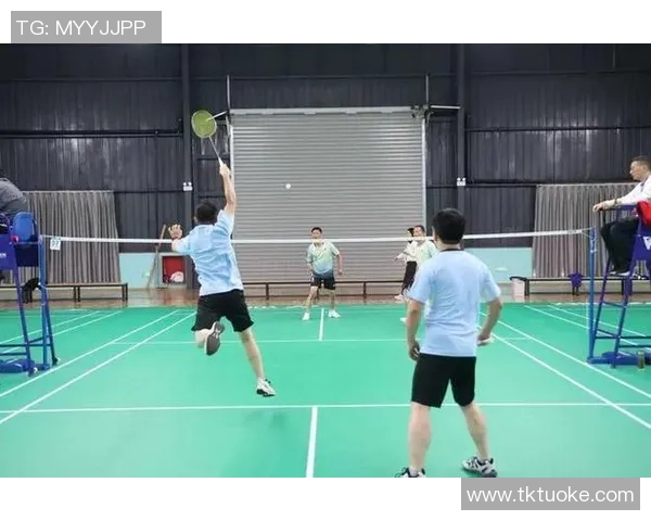 羽毛球逆袭之路:上海羽毛球队奋勇拼搏的真实记录与成长故事 羽毛球逆袭之路:上海羽毛球队奋勇拼搏的真实记录与成长故事