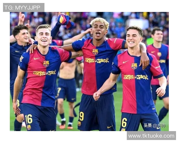 西甲足球明星合影珍藏集展示各大球星风采与荣耀瞬间 西甲足球明星合影珍藏集展示各大球星风采与荣耀瞬间